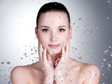 如何给脸部肌肤补水最有效果？