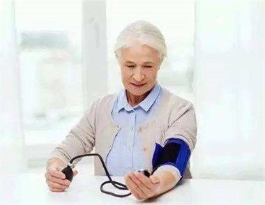 电子血压计怎样使用