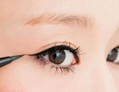 如何减轻画眼线带来的伤害？画眼线的技巧有哪些