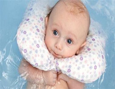 宝宝游泳前的准备  宝宝游泳时的注意事项