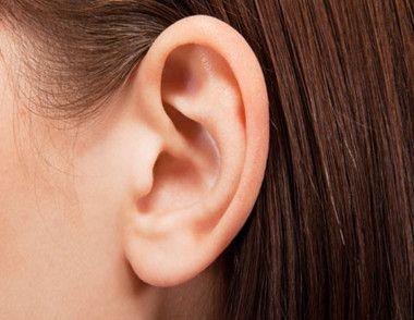 耳朵长冻疮了怎么办 耳朵长冻疮的症状有哪些