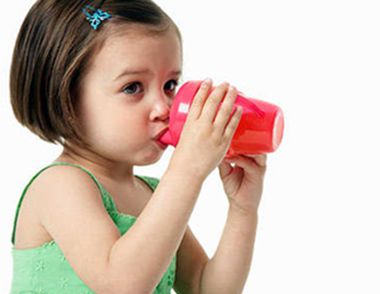 哪些情况下需要给宝宝喝水？怎么给宝宝补充水分
