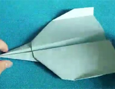 纸飞机的折纸教程 纸飞机怎么折