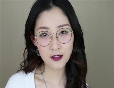 戴眼镜怎么化妆 框架眼镜妆容教程