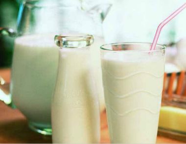 羊奶和牛奶哪个营养高 羊奶和羊奶哪个更营养