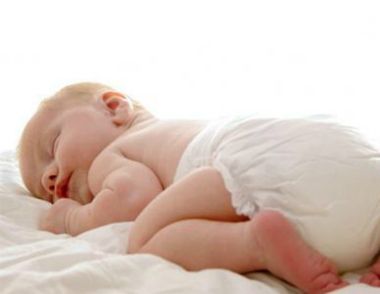 宝宝喜欢趴着睡觉是什么原因 宝宝趴着睡觉的好处