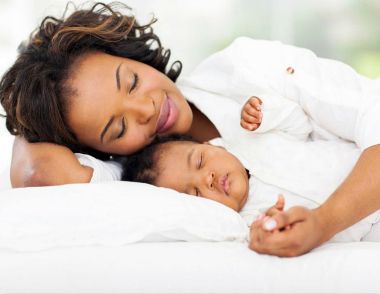 宝宝开灯睡觉好不好 影响宝宝睡眠的因素