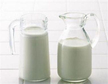喝牛奶会变白吗 睡前喝牛奶好吗