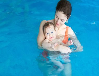 新生婴儿能游泳吗 婴儿游泳的好处有哪些