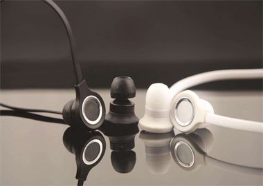 戴耳机有什么危害 耳机的分类有哪些？