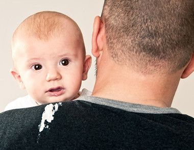 宝宝吐奶的原因有哪些 宝宝吐奶怎么办