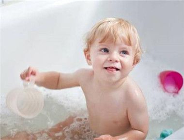 夏天如何给宝宝洗澡 洗澡要注意什么