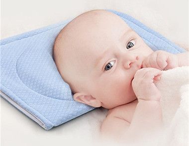 宝宝睡觉需要枕头吗 什么时候给宝宝用枕头最合适