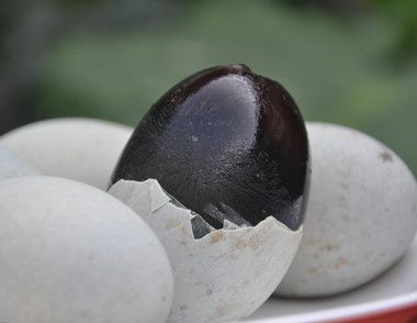 吃皮蛋的好处有哪些 皮蛋不能和什么一起吃