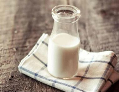 牛奶不能与哪些食物一起吃 袋装牛奶应该如何加热