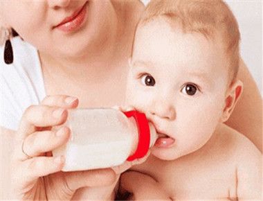 小孩什么时候断奶最好 宝宝断奶太晚有什么影响