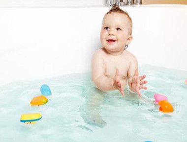 夏天宝宝洗澡温度多少合适 宝宝洗澡前需要做哪些准备