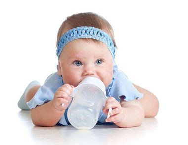 怎么帮帮宝宝戒奶瓶 宝宝多大要戒奶瓶