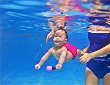 儿童游泳最佳时间 儿童学习游泳的好处