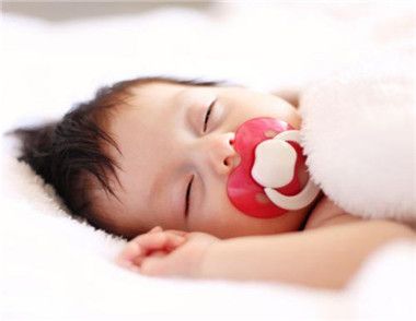 怎么判断宝宝想睡觉 如何判断宝宝睡眠正常