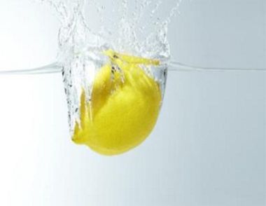 喝柠檬水有什么好处 柠檬水怎么做