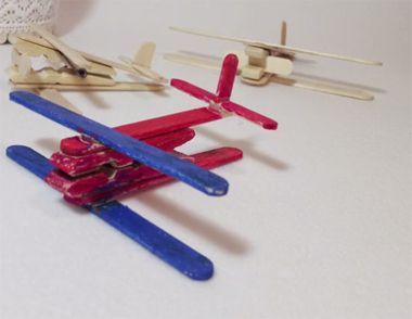 玩具飞机怎么做 用冰棒棍做飞机的方法是什么