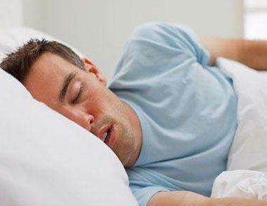 睡觉流口水是什么原因 睡觉流口水怎么治