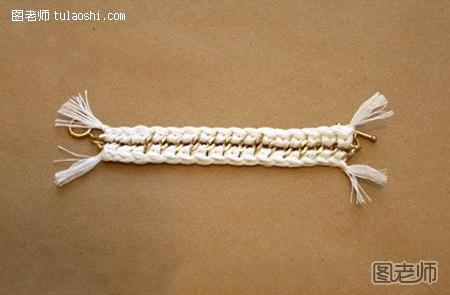 绣花线手链的钩织方法