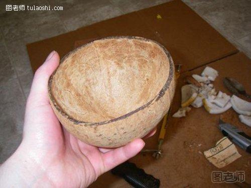 掏干净椰肉的椰壳
