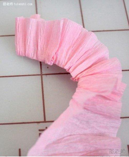 粉色皱纹纸捏攒波纹的层次感