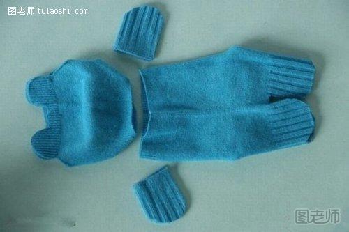 剩余的袜子裁成熊娃娃的身体和四肢
