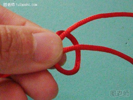 红绳手链的简单编法3