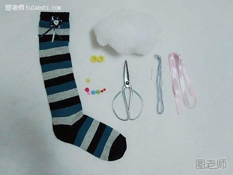 袜子、剪刀、针线、填充棉、扣子、