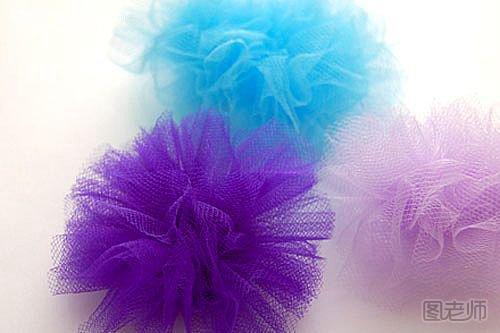 用蕾丝或纱网布料DIY绚丽的装饰花球4