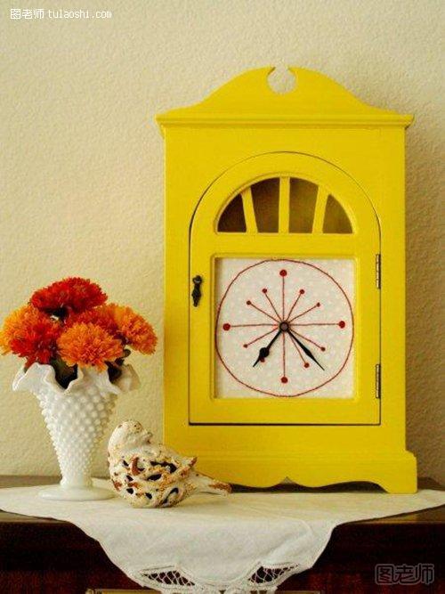 创意十足的黄色小木屋刺绣装饰摆钟