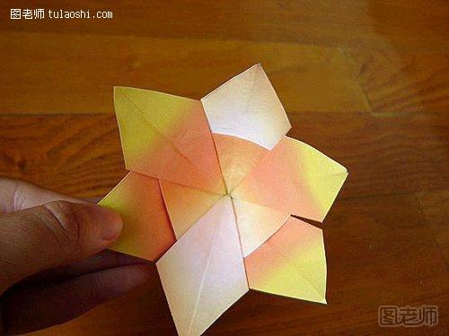 六瓣百合花的手工折纸教程19