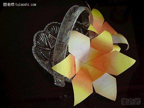 六瓣百合花的手工折纸教程23