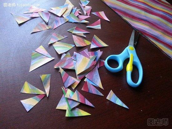 将纸裁剪成不同的三角形3