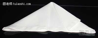 箭形餐巾的折法5