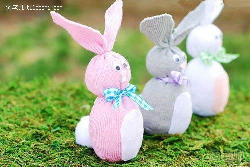 线袜子制作兔子玩偶的DIY教程2