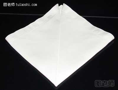 圆锥型餐巾的折法5