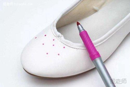 用荧光笔在白鞋上点上波点1