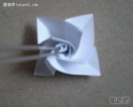 七夕情人节折纸玫瑰礼盒手工diy教程折纸玫瑰已经完成了一部分了