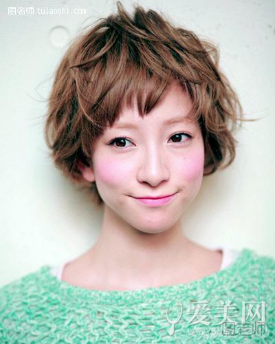  2015韩式女生发型 蓬松简约风短发 