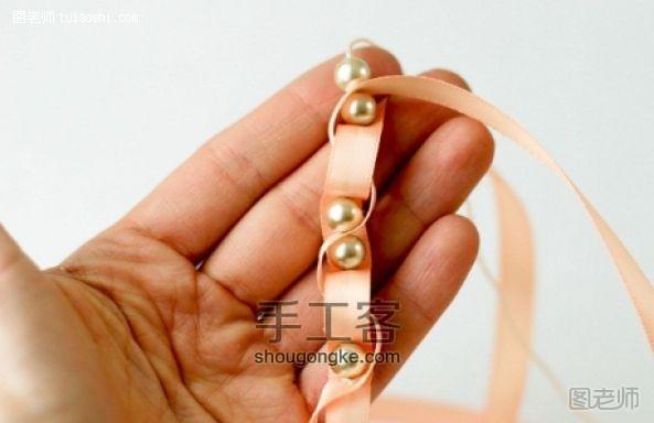 DIY华丽的丝绸串珠手链教程 第7步