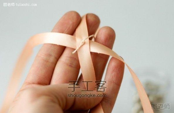 DIY华丽的丝绸串珠手链教程 第2步