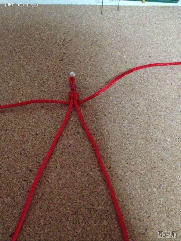 DIY红绳手链之爱的守护 第3步