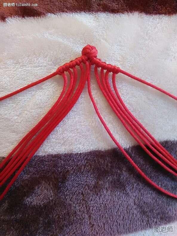 斜卷结系列之红绳小鱼编织制作教程 第4步