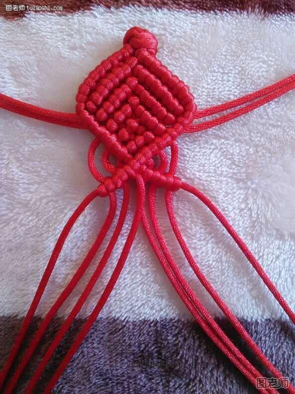 斜卷结系列之红绳小鱼编织制作教程 第11步