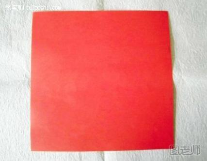 步骤1:准备一张红色正方形彩纸